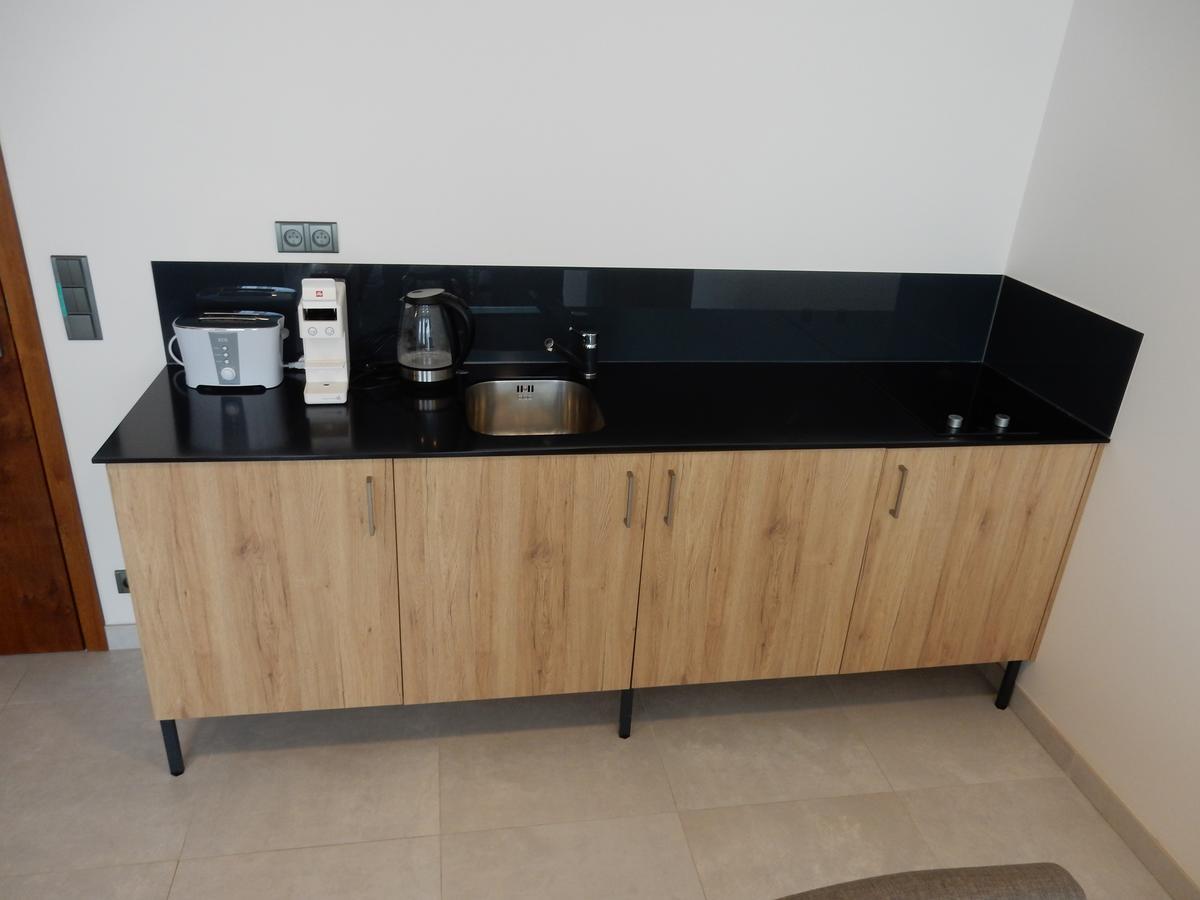Mg Restaurace/Luxury Apartments มลาดาโบเลสลัฟ ภายนอก รูปภาพ