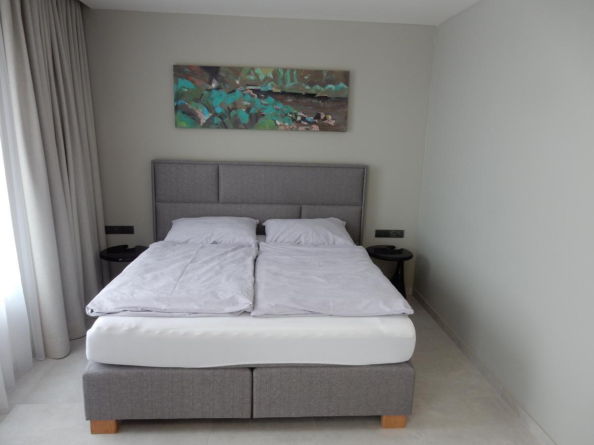 Mg Restaurace/Luxury Apartments มลาดาโบเลสลัฟ ภายนอก รูปภาพ