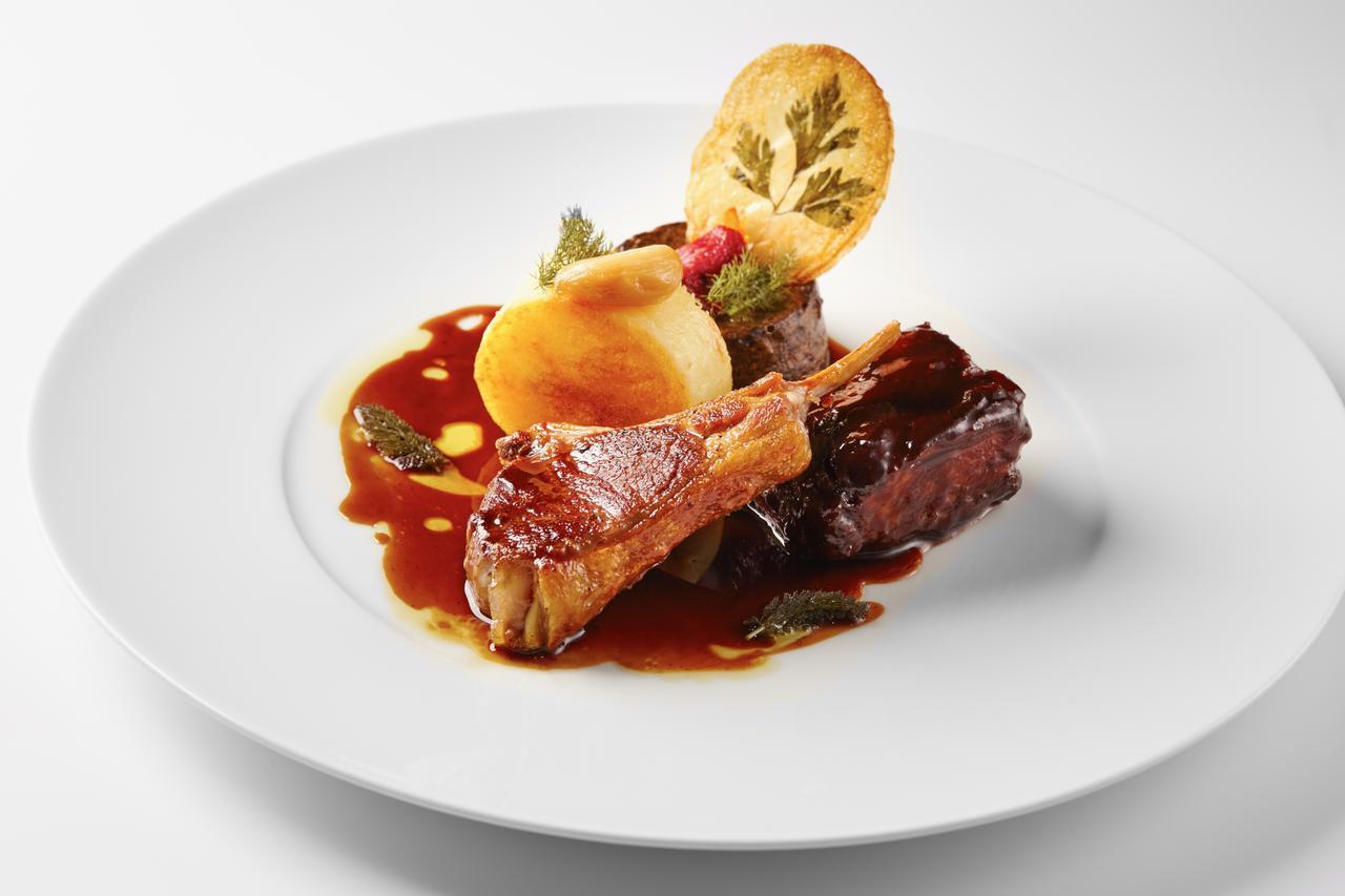 Mg Restaurace/Luxury Apartments มลาดาโบเลสลัฟ ภายนอก รูปภาพ