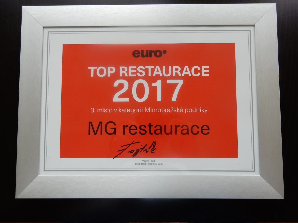 Mg Restaurace/Luxury Apartments มลาดาโบเลสลัฟ ภายนอก รูปภาพ
