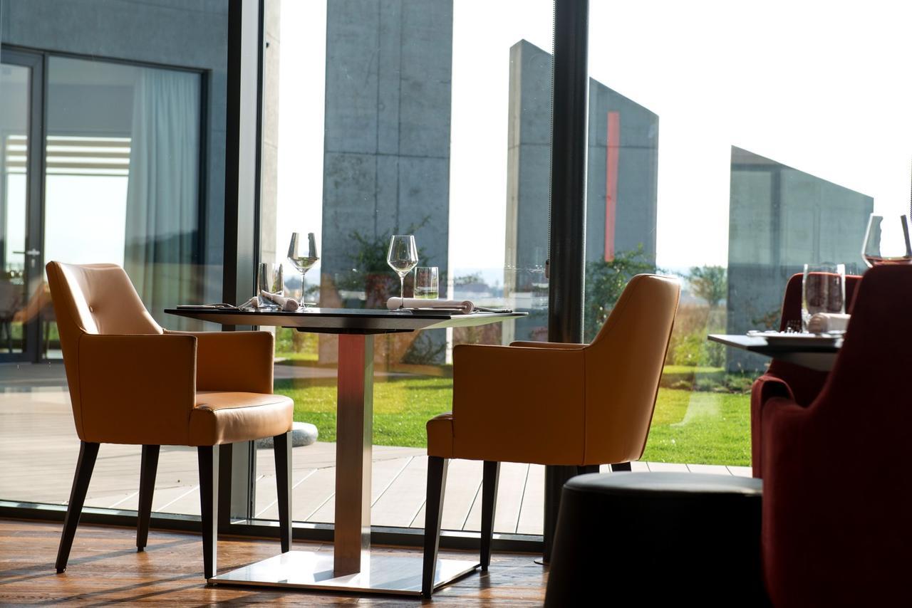 Mg Restaurace/Luxury Apartments มลาดาโบเลสลัฟ ภายนอก รูปภาพ